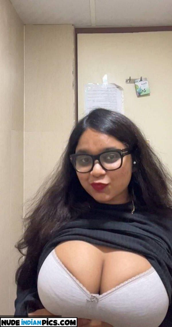 Indian Cute Bhabhi Nude Selfie