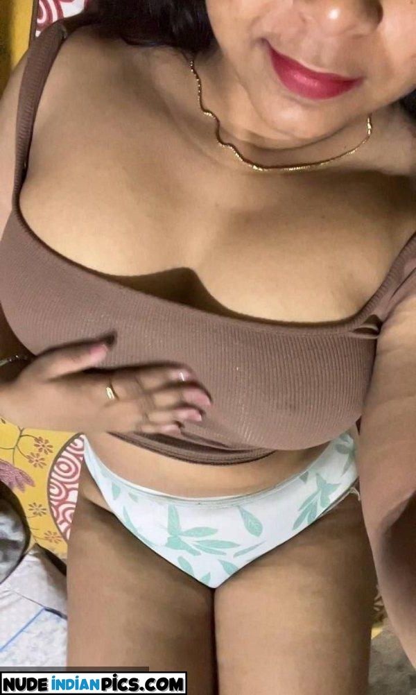 Indian Cute Bhabhi Pic Nude Boobs
