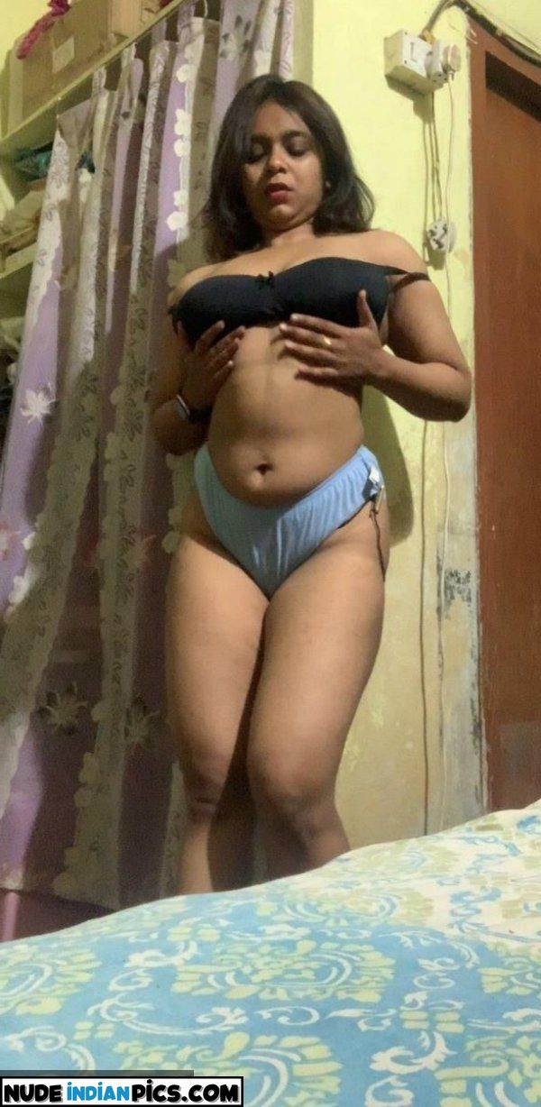 Indian Cute Bhabhi Pink Pussy Pictures