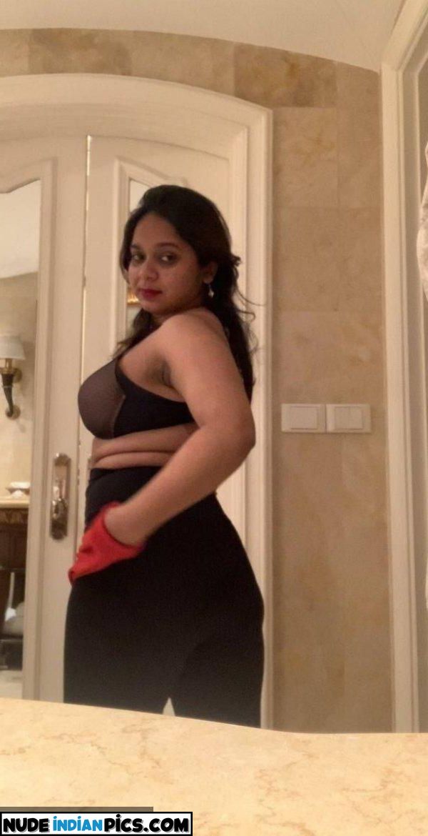Indian Cute Bhabhi Women Naked Butts
