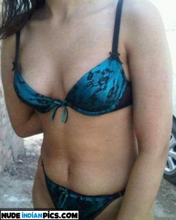 Jalwaali Busty Chachi Couples Sex Pics