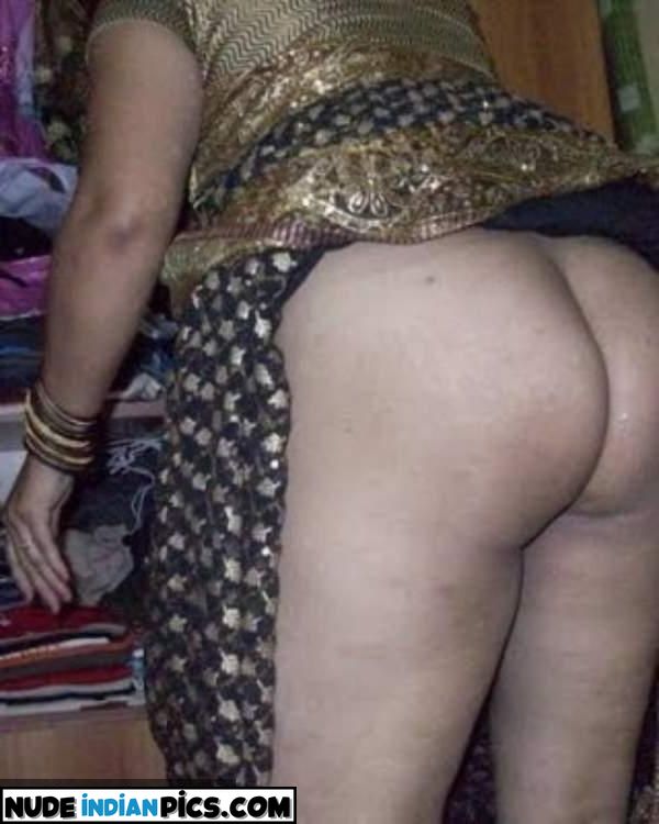 Jalwaali Busty Chachi Nude Women Showing Tits