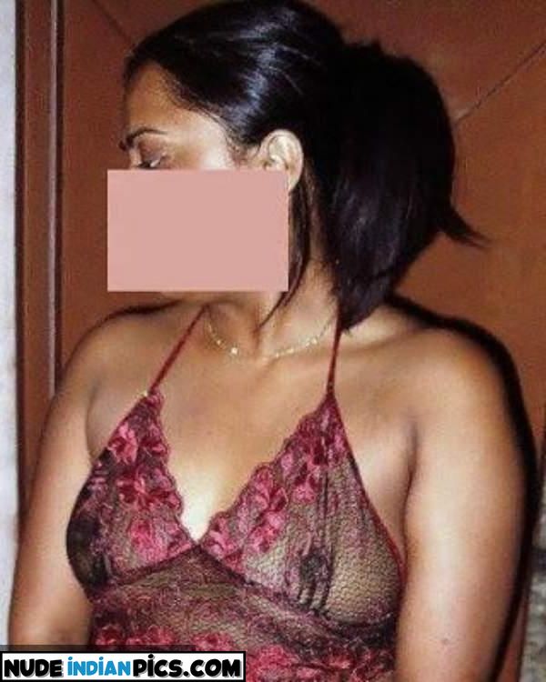 Jalwaali Busty Chachi Topless Indian