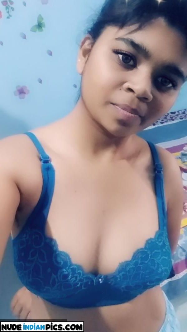 Kavya Sharmas Sizzling Bhartiya Nangi Photo