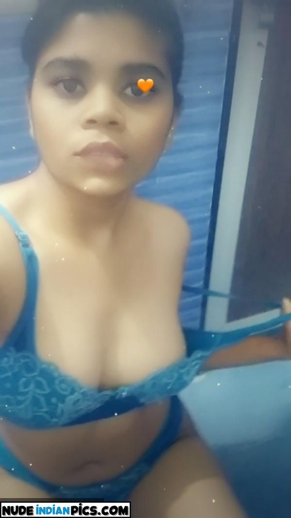 Kavya Sharmas Sizzling Desi Bhabhi Naked Pics