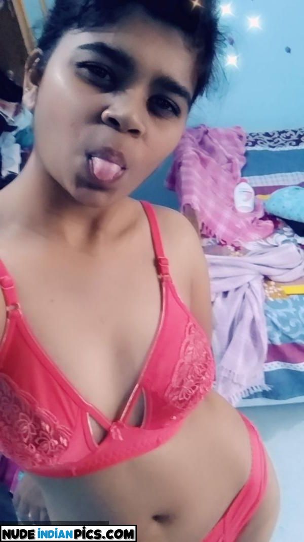 Kavya Sharmas Sizzling Heroine Ki Nange Photo