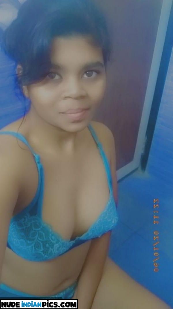 Kavya Sharmas Sizzling Nude Aunty