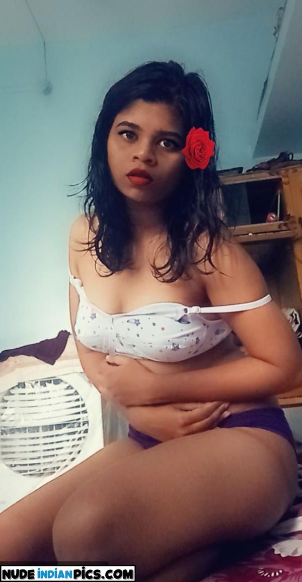 Kavya Sharmas Sizzling Nude Naked Selfies