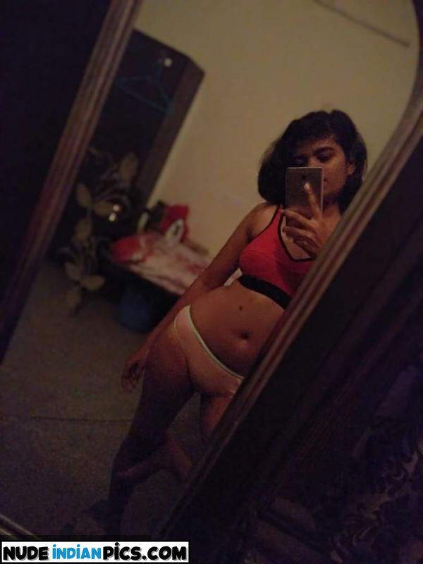 Kavya Sharmas Sizzling Standing Pose Sex