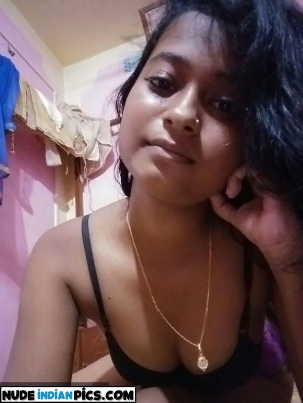 Komal Chopras Hot Desi Aunty Sex Photos