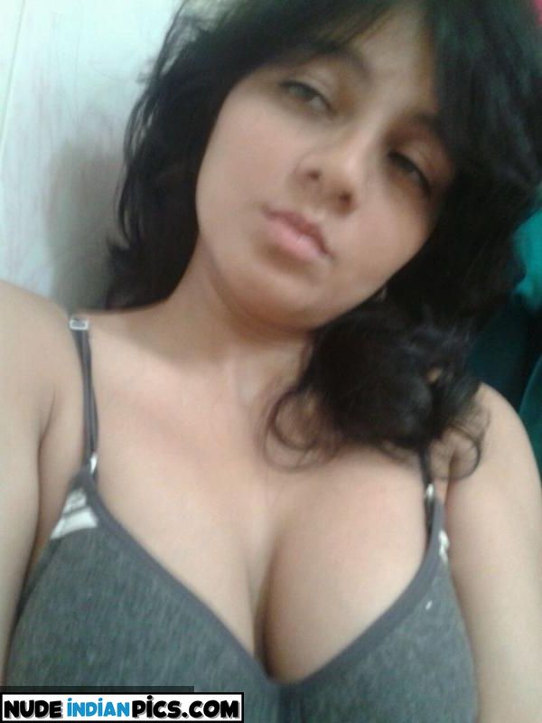 Komal Kapoor Stripping Facecum Pics