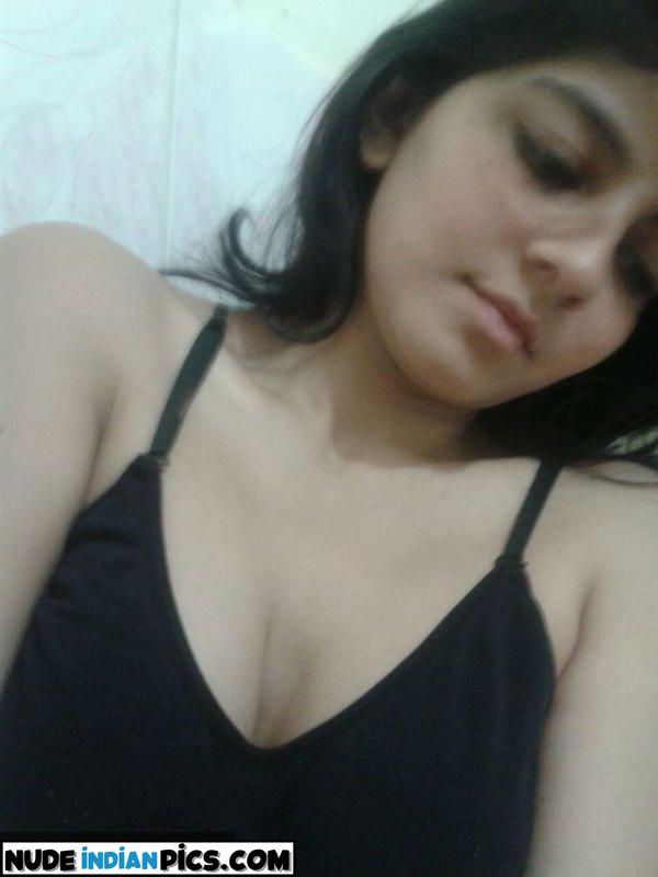 Komal Kapoor Stripping Hd Blowjob Pics