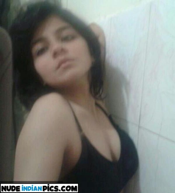 Komal Kapoor Stripping Hottest Sexiest Naked Women