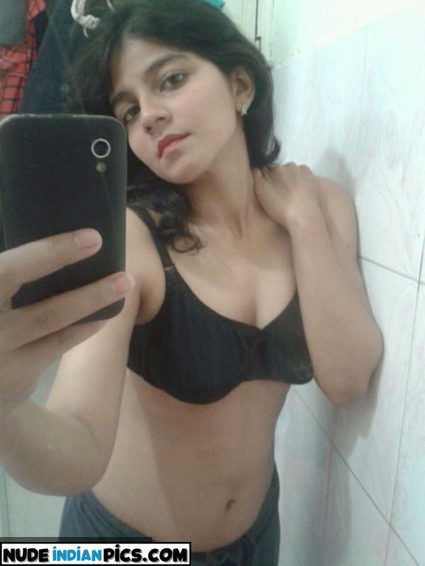 Komal Kapoor Stripping Indian Nude Pics Leaked