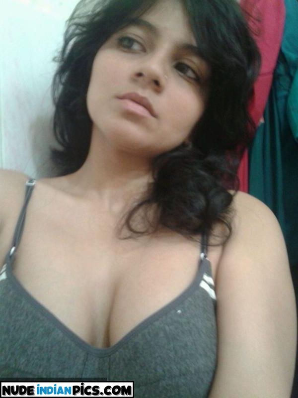 Komal Kapoor Stripping Indian Pussy Photos