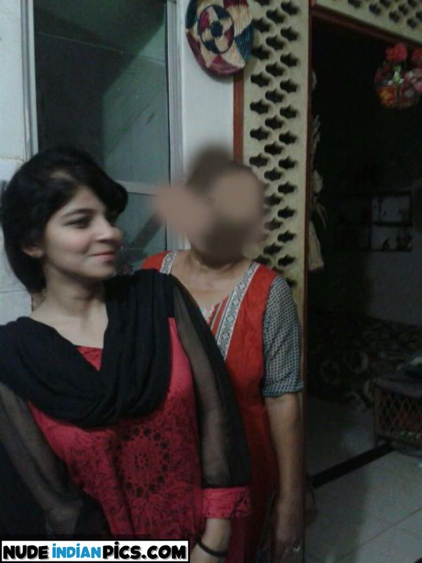 Komal Kapoor Stripping Muslim Porn Pics