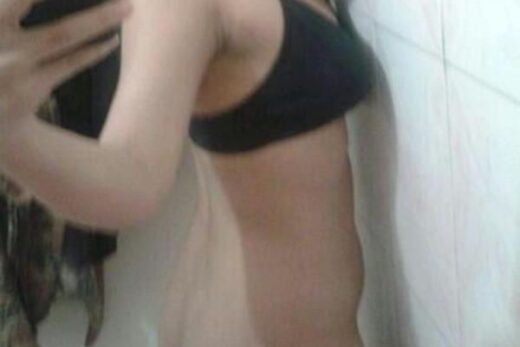 Komal Kapoor Stripping Nude Photo Sunny Leone