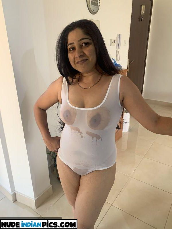 Marathi Aunty Anushkas Busty Wife In Threesome