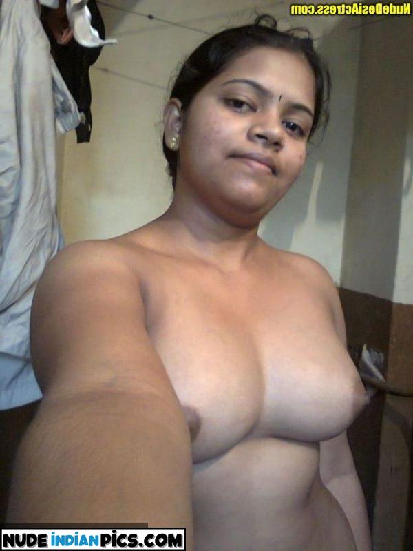 Masaledaar Malayali Sultry Bowjob Pics