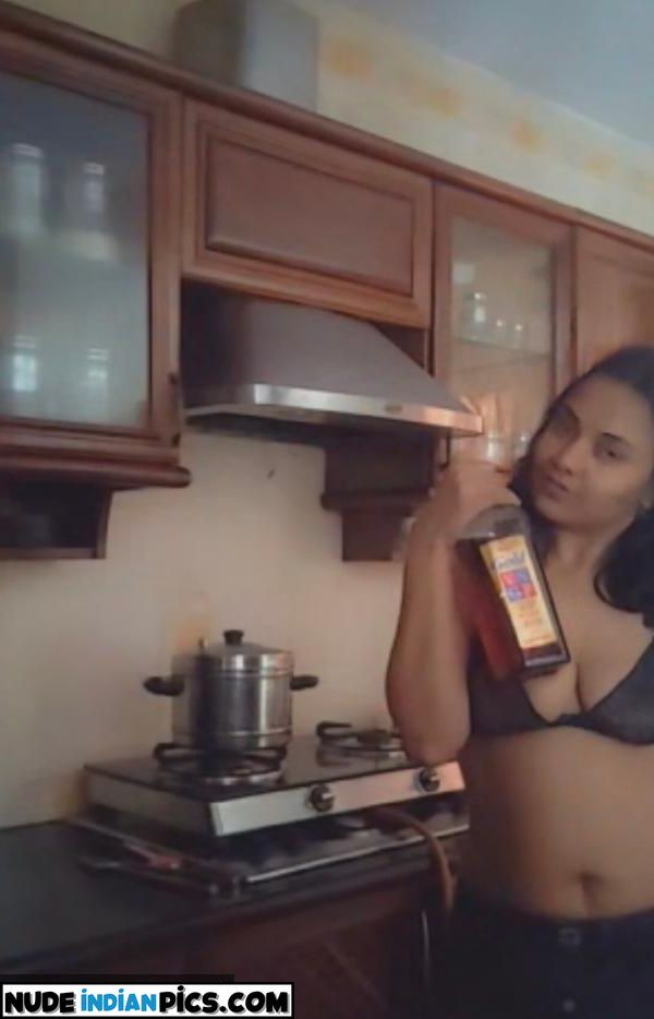 Mumbai Bhabhi Nalini Hot Naked Wife Photos