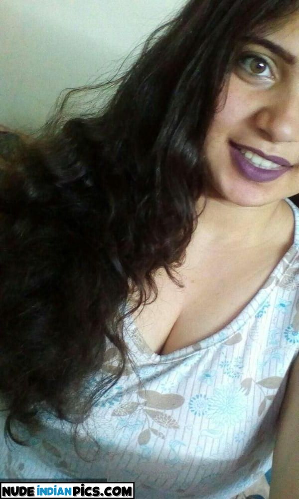 Muslim Bhabhi Rukhsar Indian College Girl Nude Photos