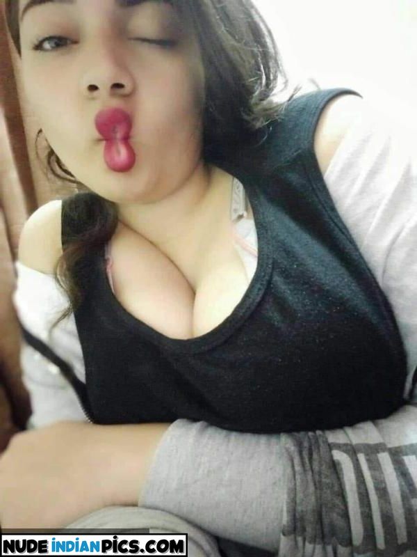 Muslim Bhabhi Rukhsar Nude Photos Of Boobs