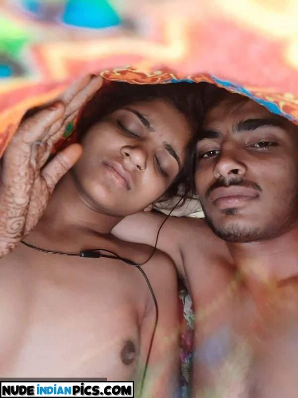 Naughty Indian Couples Hot Bhabhi Ki Nangi Photo