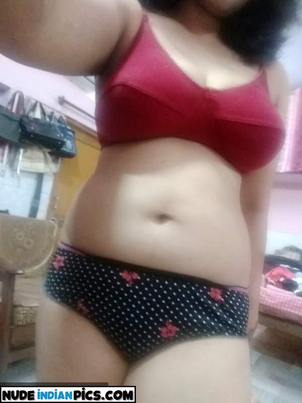 Nude Indian Ayesha Aunt Flashing