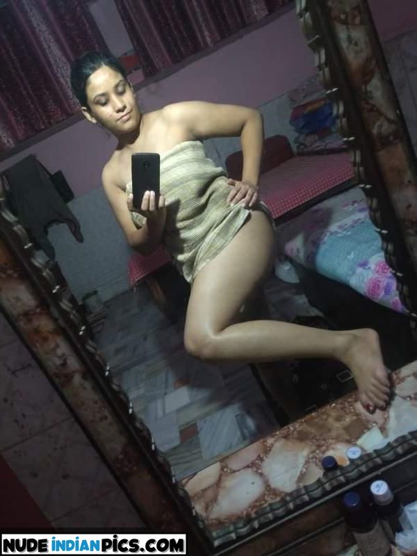Nude Indian Ayesha Mom Nude Selfie