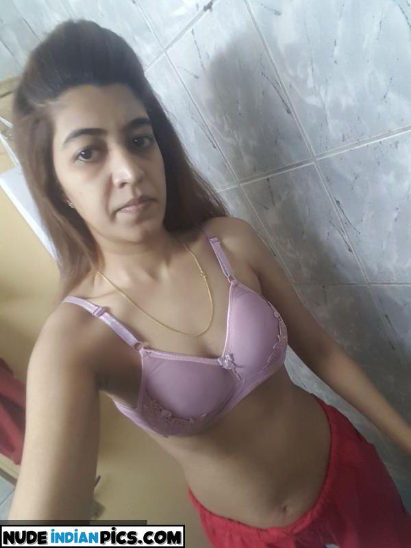 Nude Indian Muslim Butthole Selfie