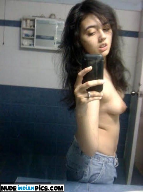 Original Title 18 Big Booty Naked Selfies
