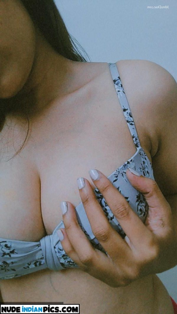 Pakistani Babe Kiya Pics Of Nude Girlfriends