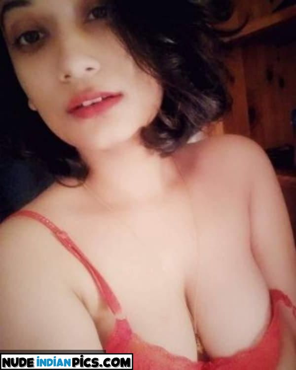 Riya Maheshwaris Sizzling Big Boobs Telegram