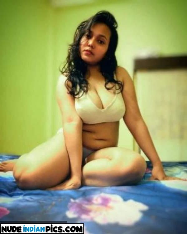 Riya Maheshwaris Sizzling Hot Sexxx Photos