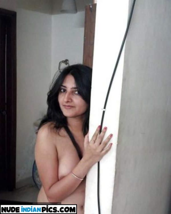 Riya Maheshwaris Sizzling Mallu Nude Pictures