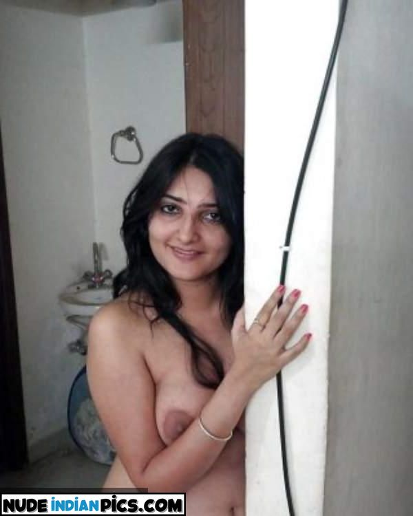 Riya Maheshwaris Sizzling Sexy Vigina Pics