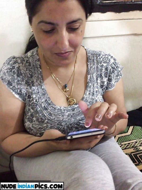 Riya Thakur Xxx Group Nude Selfies