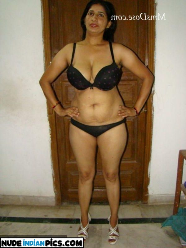 Riya Thakur Xxx Nude Selfie Photos