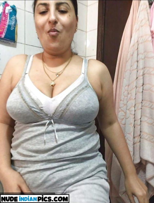 Riya Thakur Xxx Selfie In Sex
