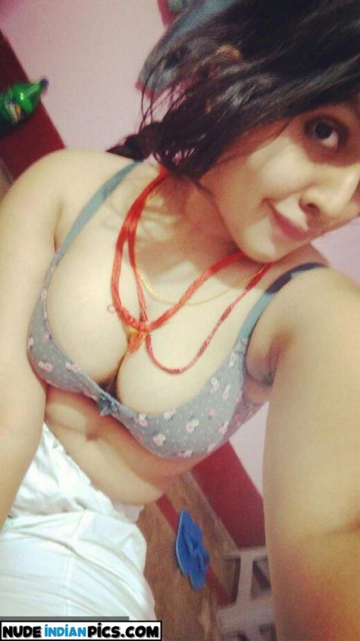 Riya Thakurs Desi Desi Nude Aunty Pic