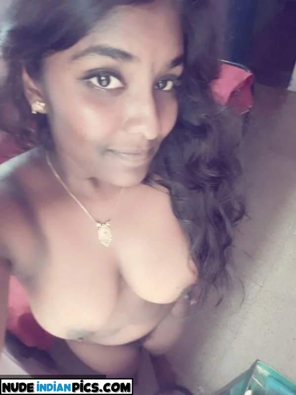 Riyas Sensual Desi Big Titts Nude Pics