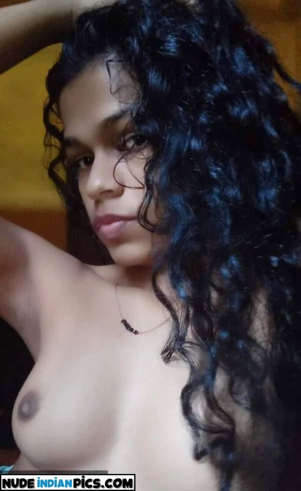 Riyas Sensual Desi Indian Kinky Girl Nude Pic