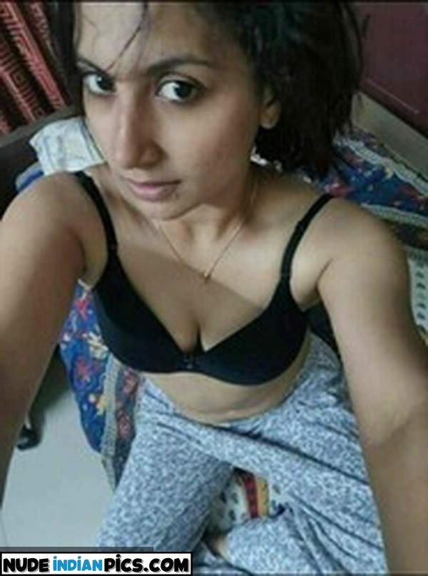 Riyas Sensual Desi My Wife Nude Selfie