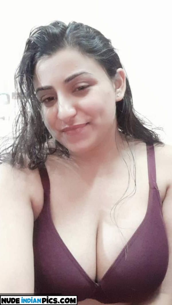 Task Create A Aunty Ki Nangi Photo