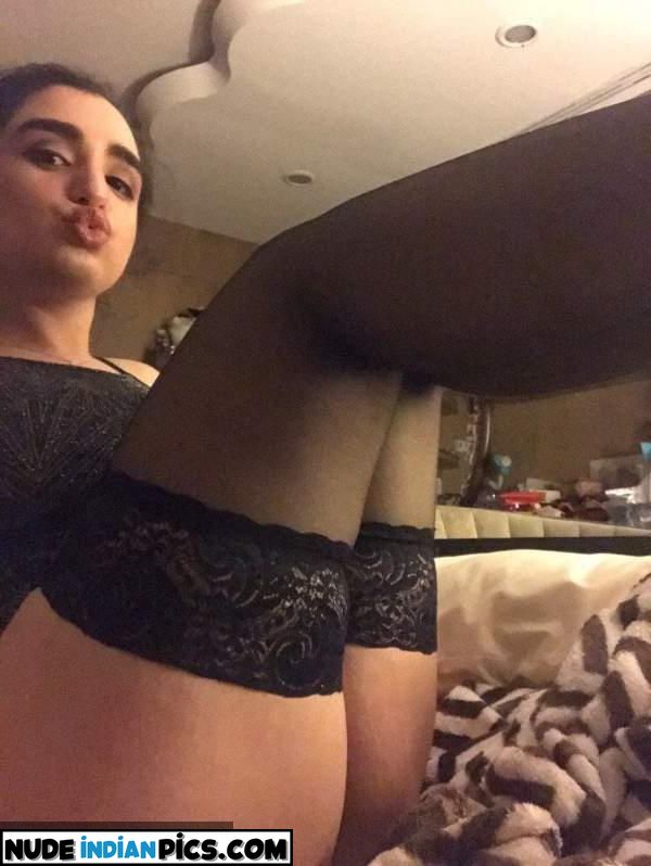 Task Create A Mom Nude Image