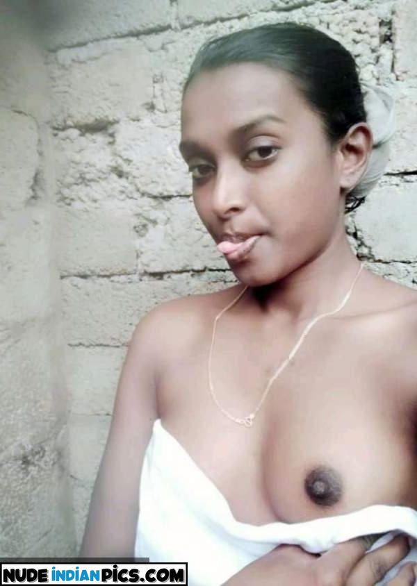 Telugu Bhabhi Kaushaliyas Mallu Boobs Photos