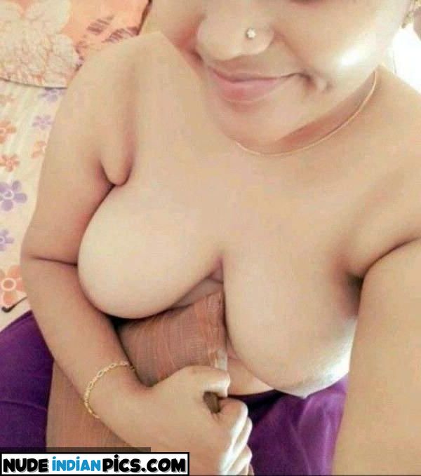 Telugu Bhabhi Kaushaliyas Nude Selfshot