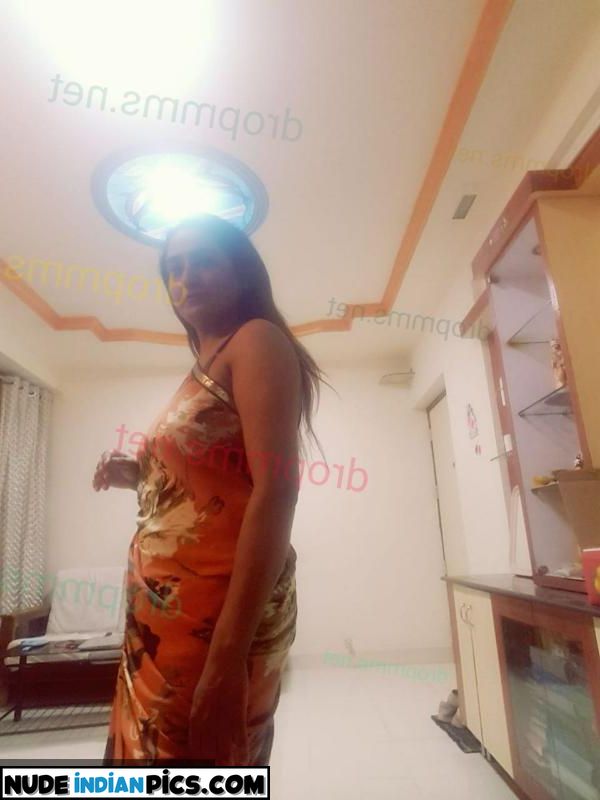Title Aunty Priyankas Tamil Nude Pics