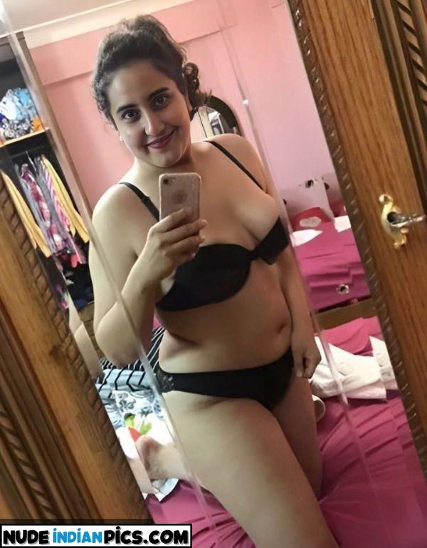 Title Komal Kaurs Aunty Sex Hot Photo