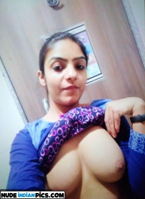 Title Sizzling Seema Hot Aunty Nude Pic